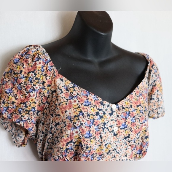 JAPNA Two-piece Outfit | Floral skirt and crop top - Picture 3 of 10